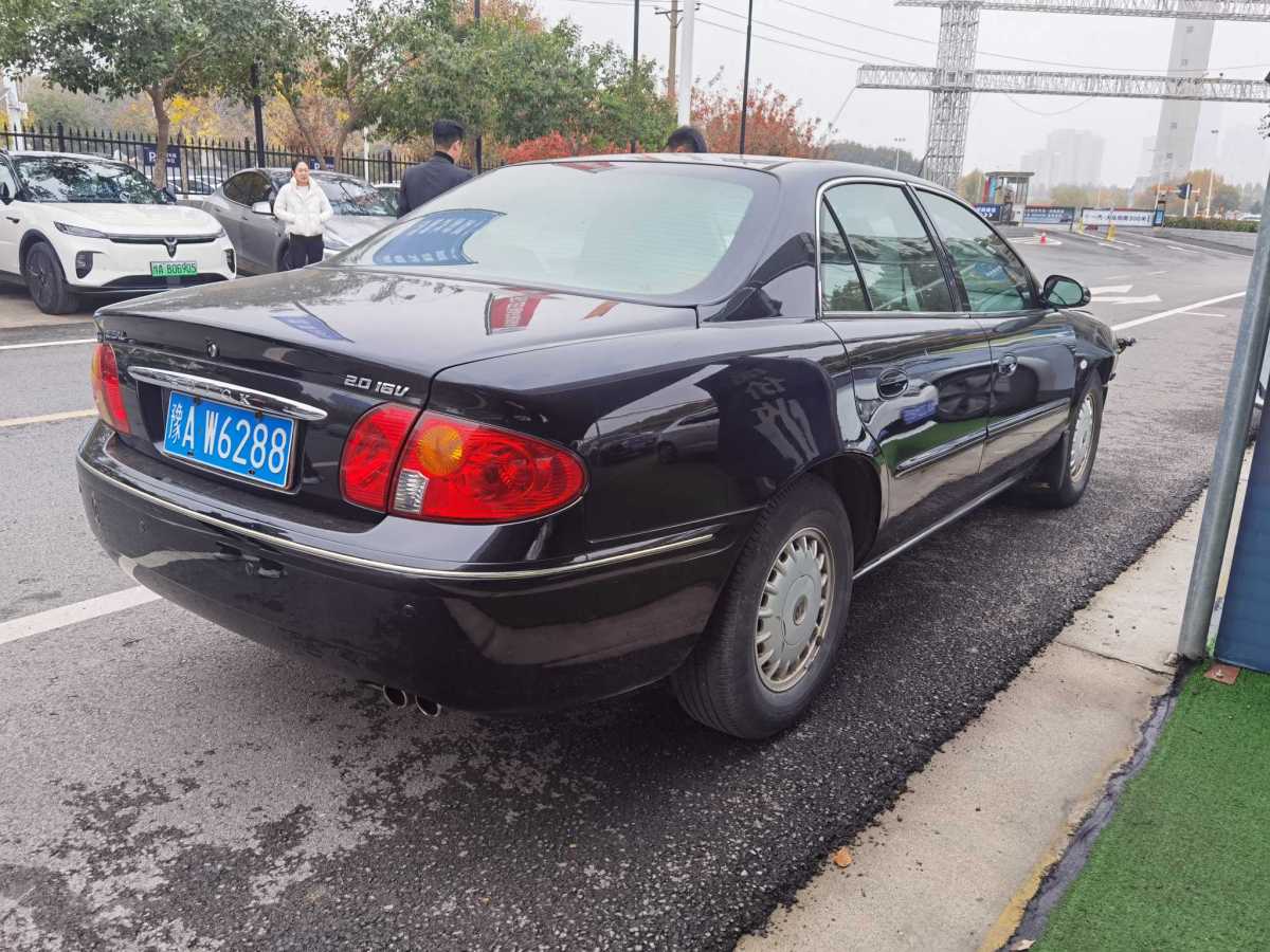 別克 君威  2004款 2.0L 標(biāo)準(zhǔn)型圖片