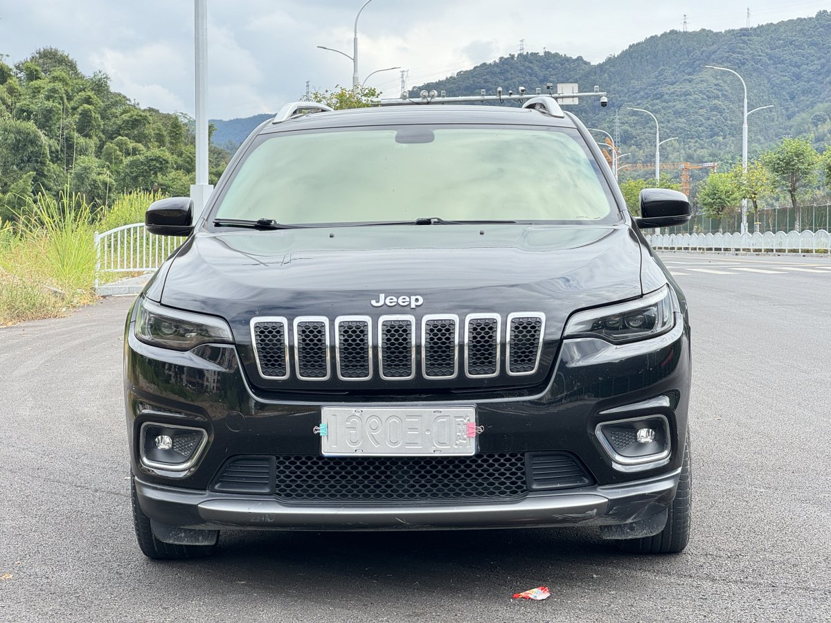 2020年1月Jeep 自由光  2019款 2.0T 兩驅(qū)智享版 國(guó)VI