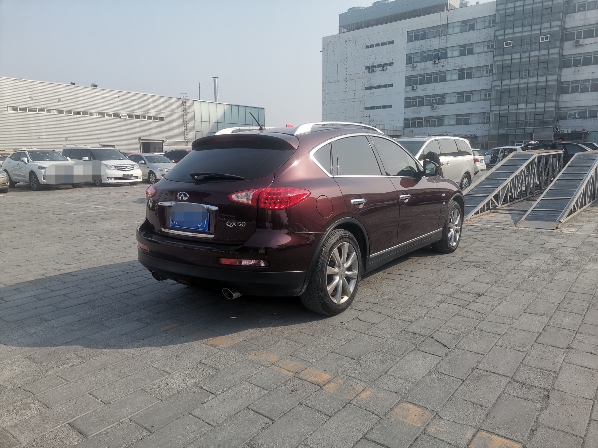 2013年12月英菲尼迪 QX50  2013款 2.5L 四驅(qū)優(yōu)雅版