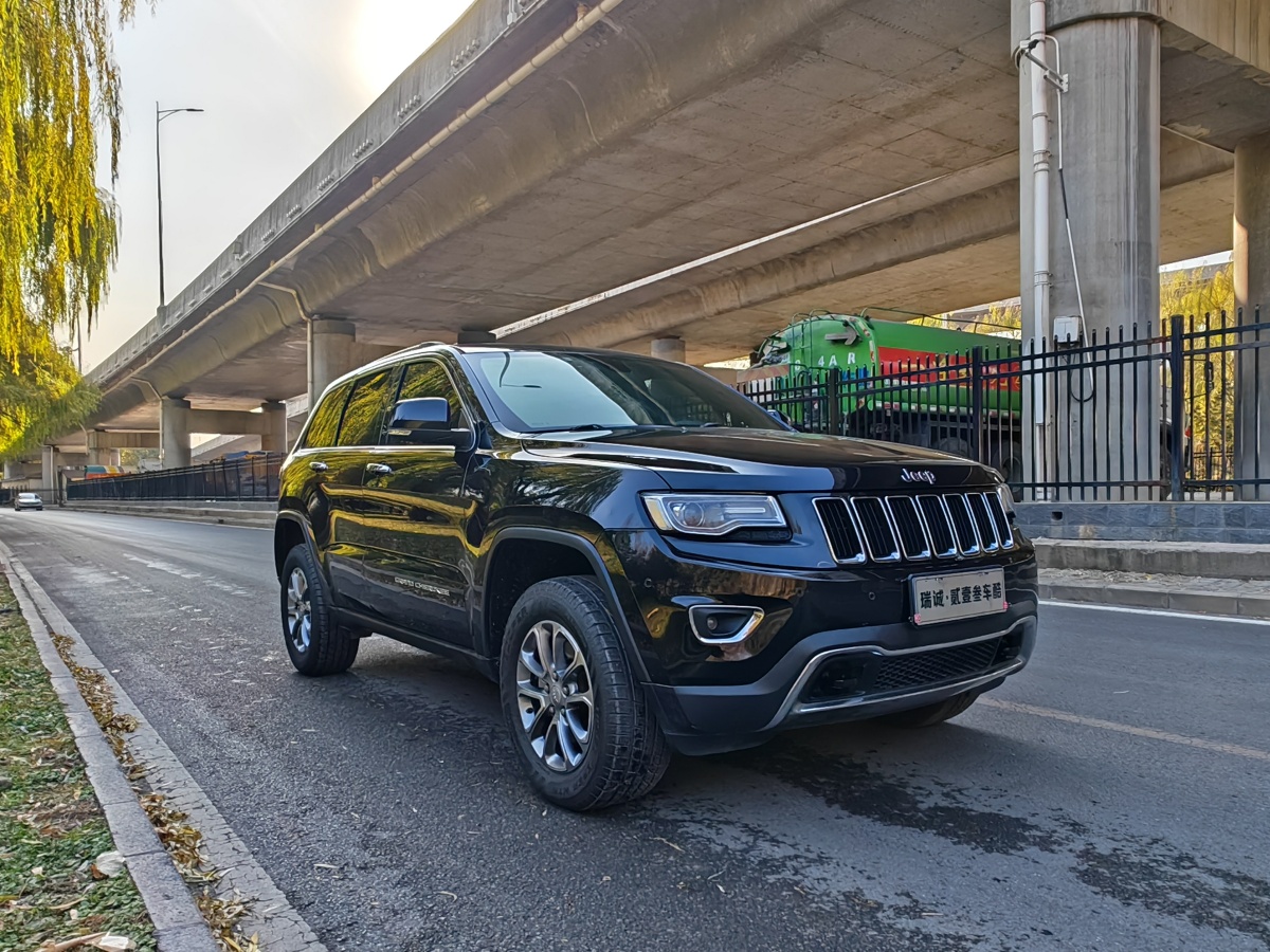 Jeep 大切諾基  2016款 3.0L 精英導(dǎo)航版圖片