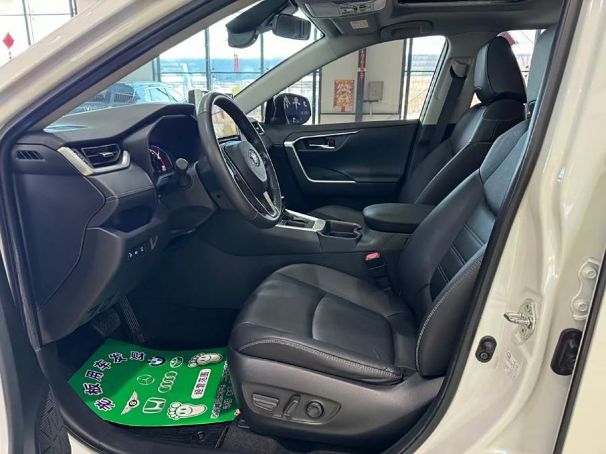 豐田 RAV4榮放  2020款 2.0L CVT兩驅(qū)風(fēng)尚PLUS版圖片