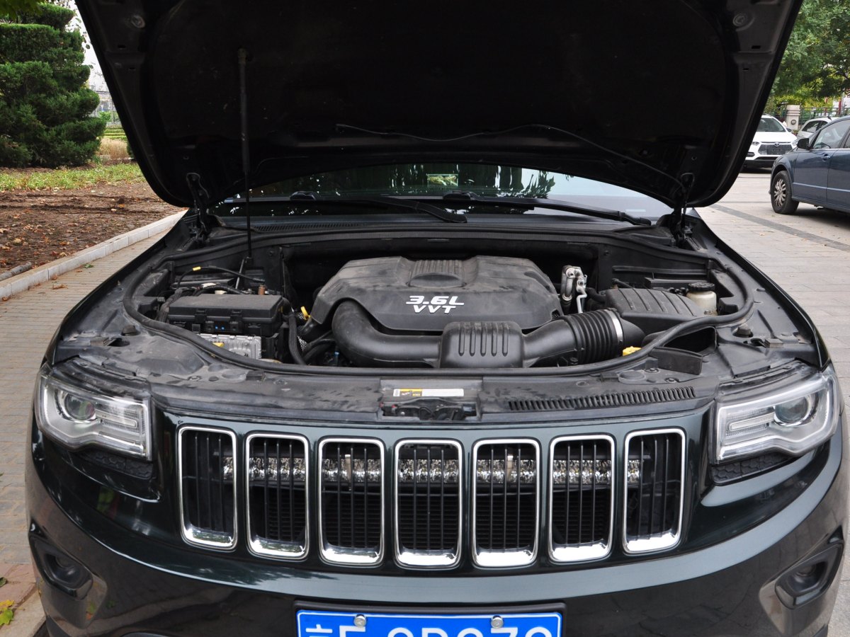 2014年8月Jeep 大切諾基  2014款 3.6L 精英導(dǎo)航版