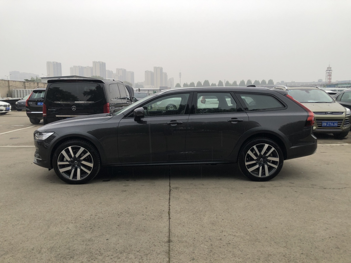 2023年12月沃爾沃 V90  2024款 Cross Country B5 AWD 智尊版