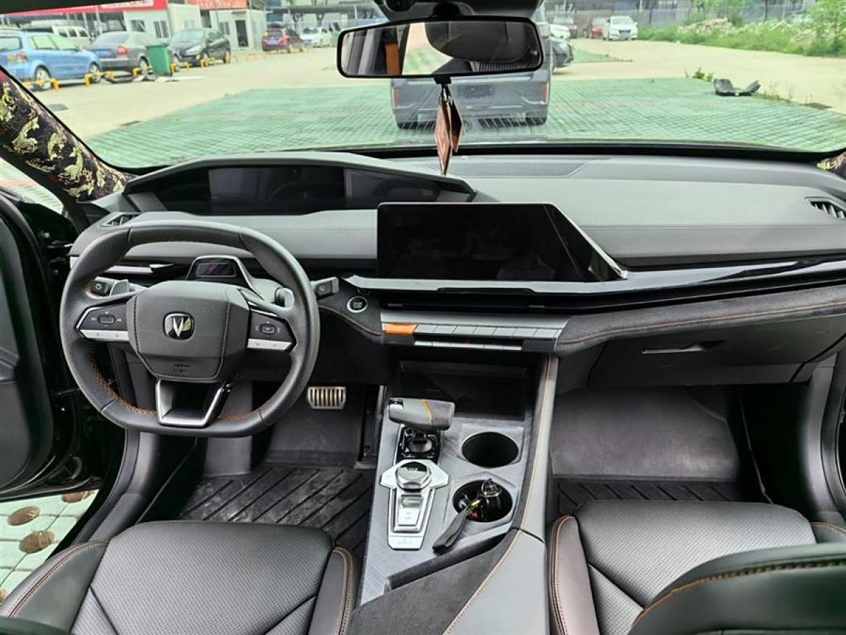 长安 长安UNI-V  2022款 1.5T 卓越型图片