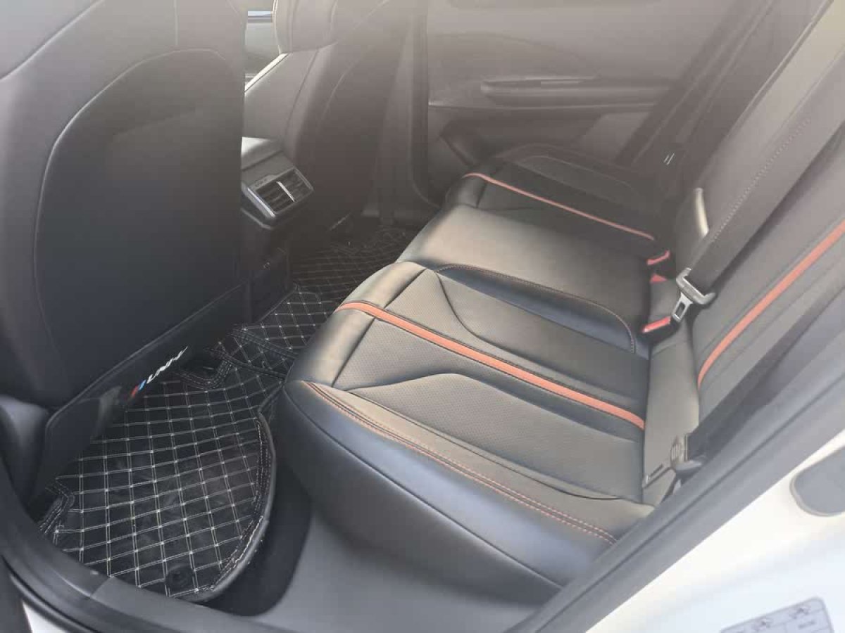 長安 長安UNI-V  2024款 1.5T 尊貴型圖片