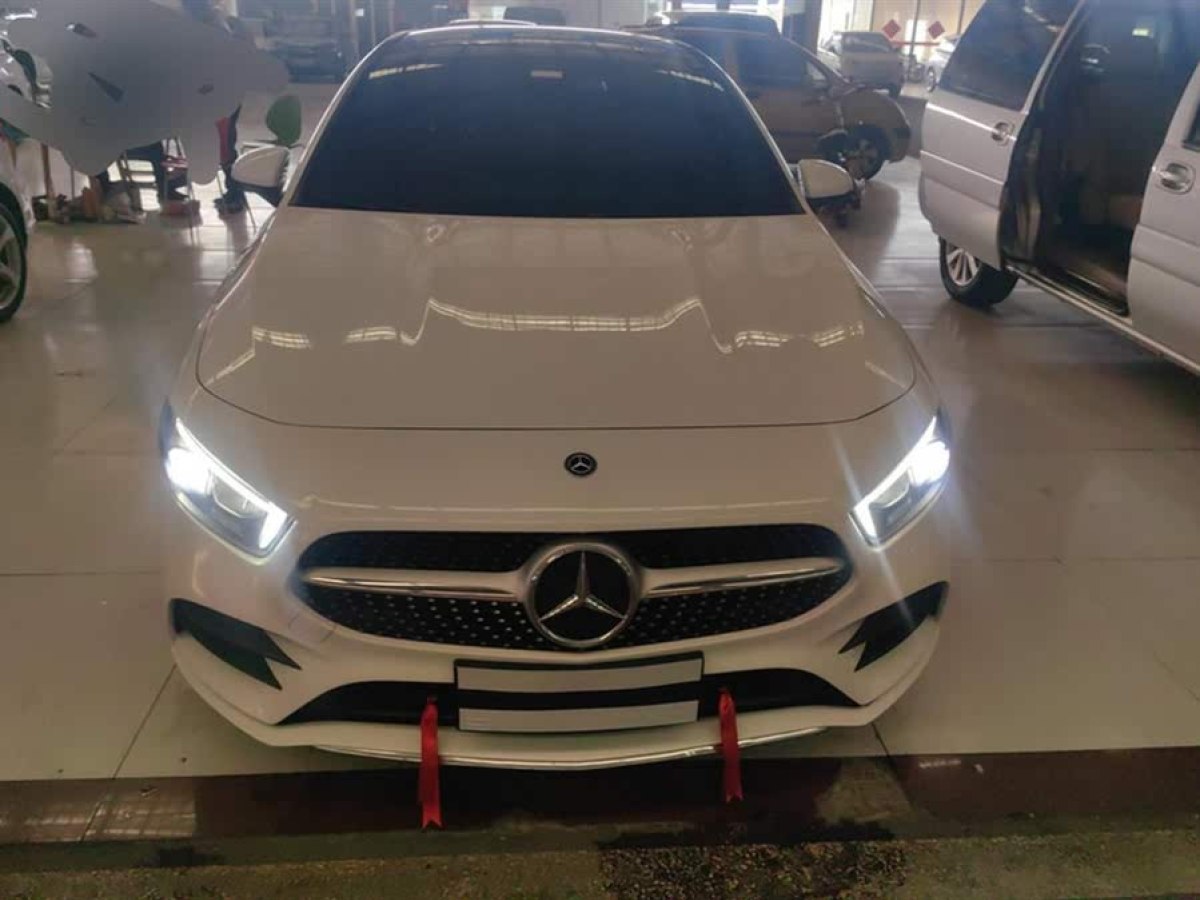奔馳 奔馳A級(jí)  2019款  改款 A 200 L 運(yùn)動(dòng)轎車圖片
