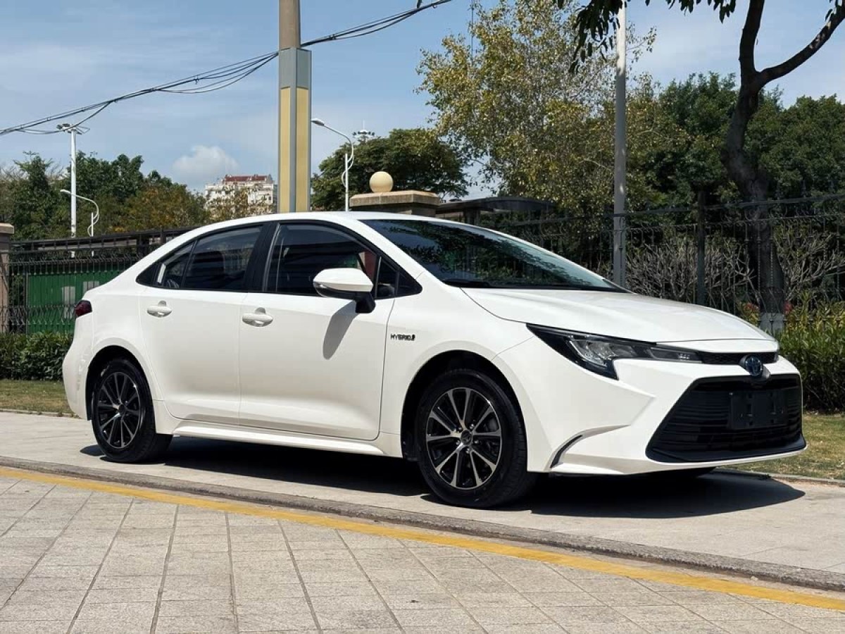 豐田 雷凌  2023款 智能電混雙擎 1.8L 領(lǐng)先版圖片