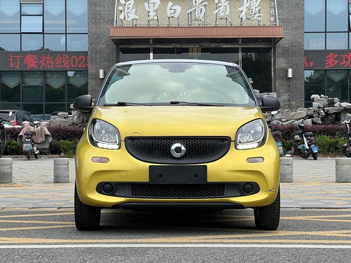 2017年10月smart forfour  2016款 1.0L 52千瓦靈動版