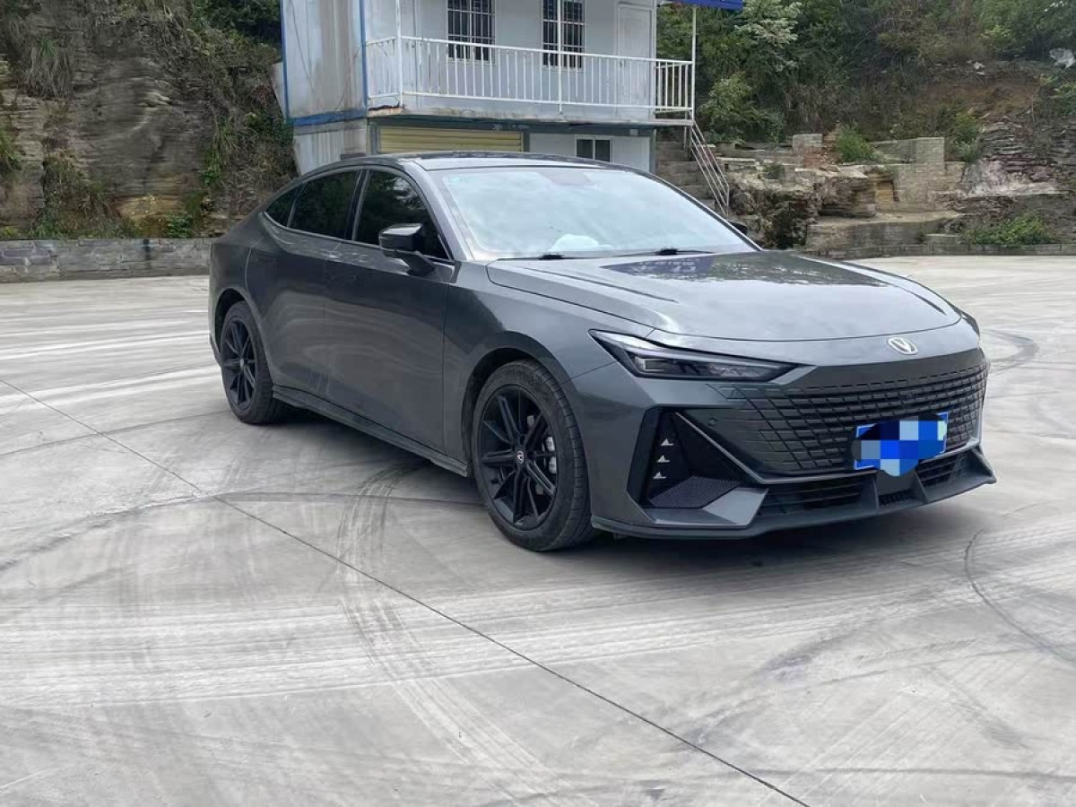 長安 長安UNI-V  2022款 1.5T 尊貴型圖片