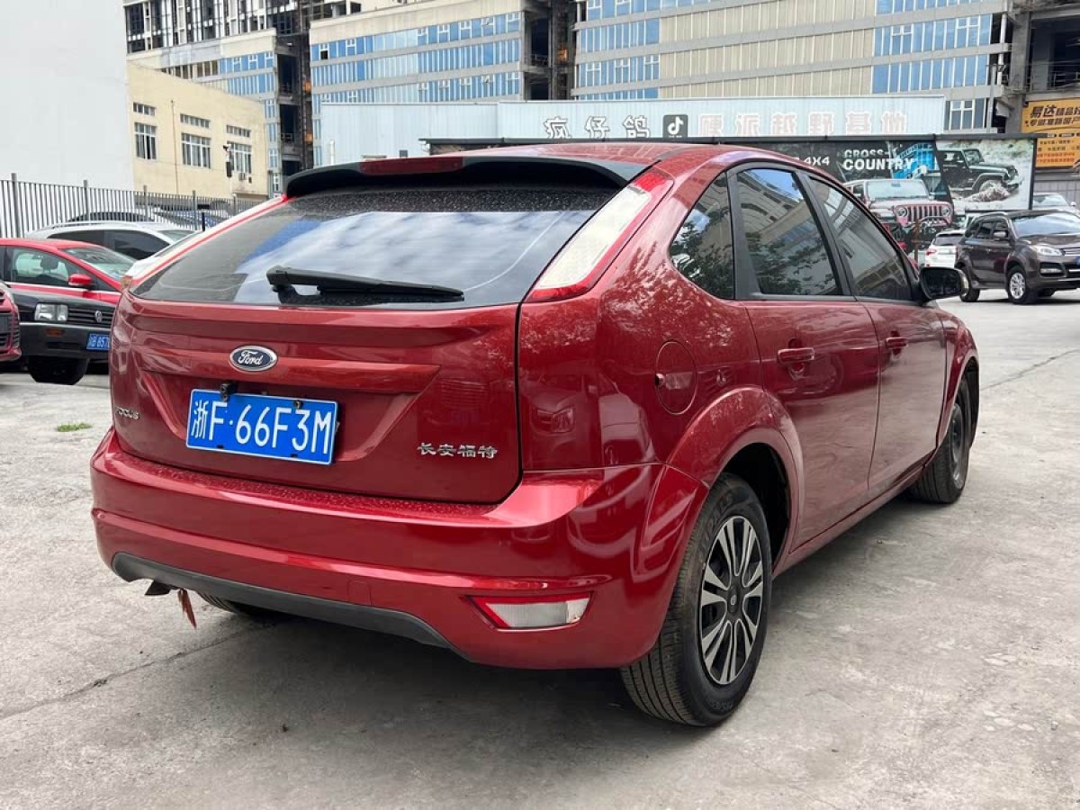 福特 ?？怂? 2012款 兩廂經(jīng)典 1.8L 手動(dòng)基本型圖片