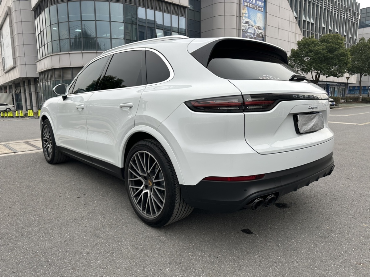 保時(shí)捷 Cayenne  2022款 Cayenne 3.0T 鉑金版圖片