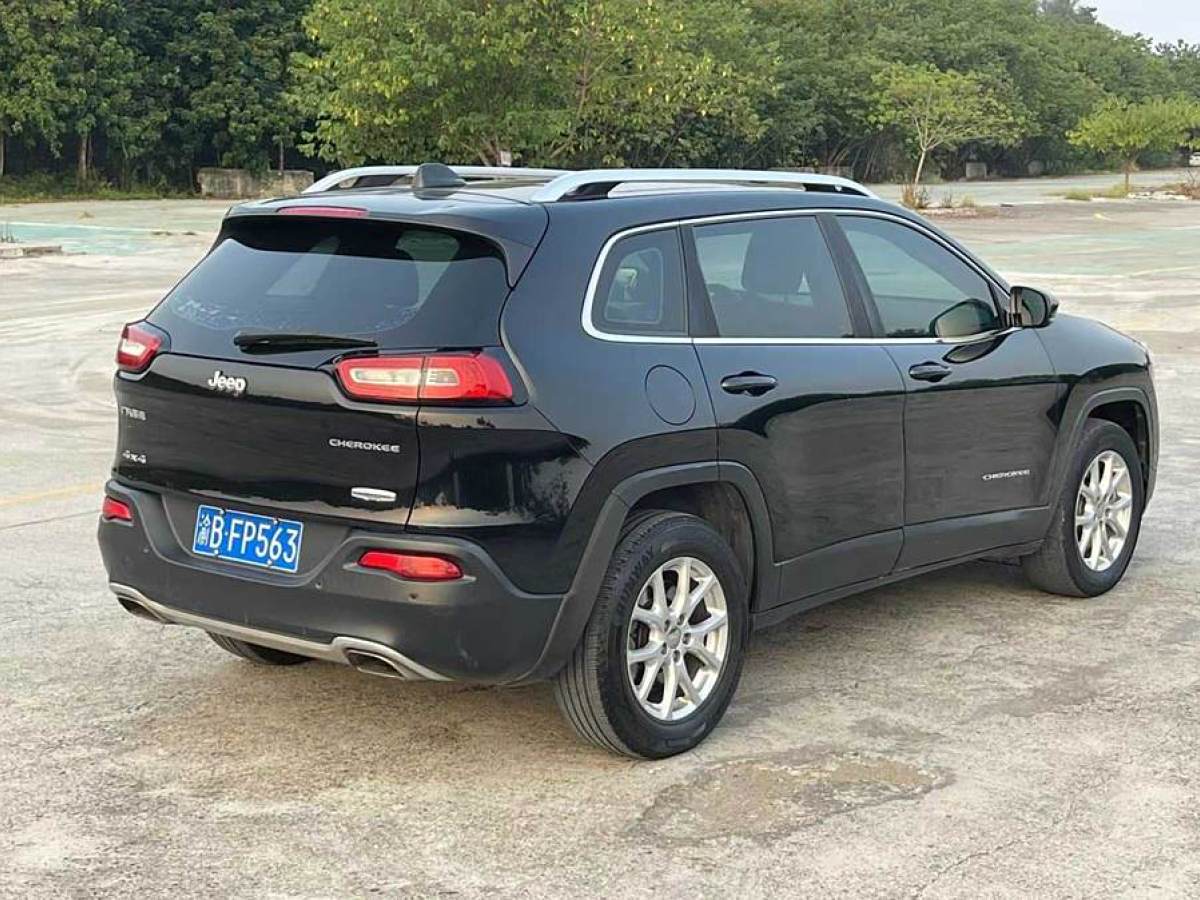 Jeep 自由光  2016款 2.4L 專業(yè)版圖片