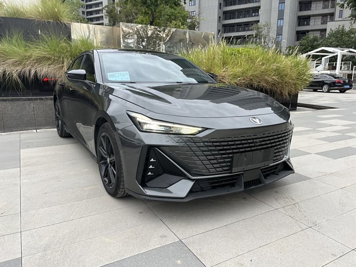 長(zhǎng)安 長(zhǎng)安UNI-V  2022款 1.5T 尊貴型圖片