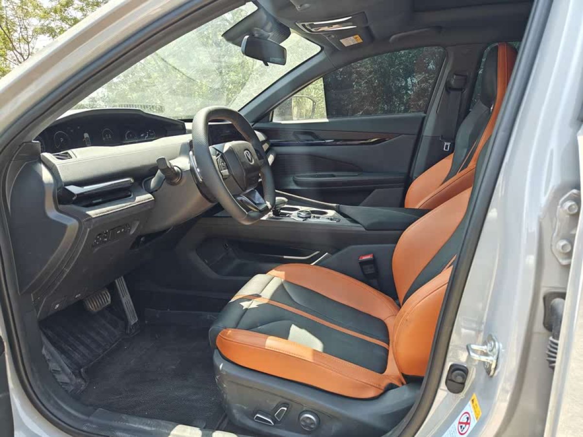 長安 長安UNI-V  2024款 1.5T 尊貴運動型圖片