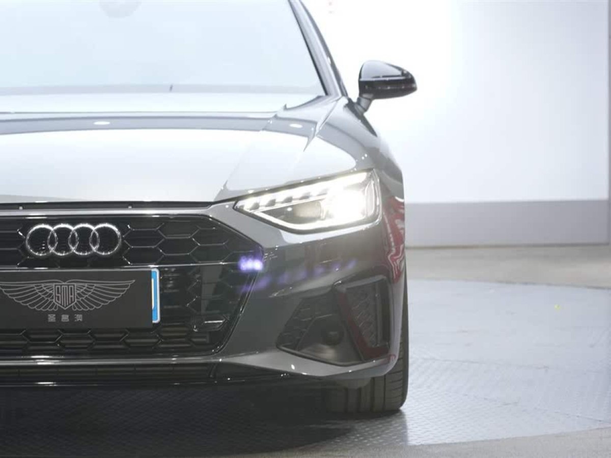 奧迪 奧迪A4L  2022款 45 TFSI quattro 臻選動(dòng)感型圖片