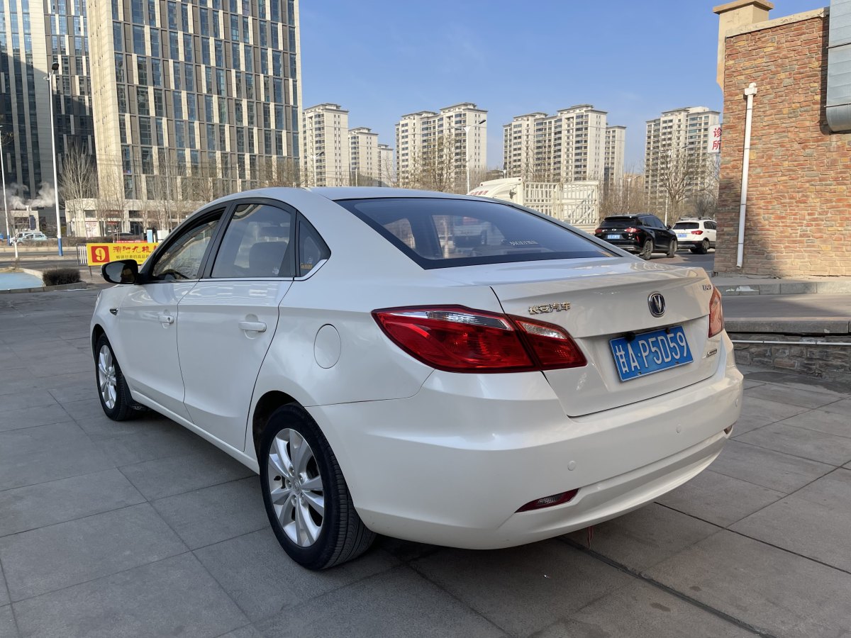 長(zhǎng)安 逸動(dòng)  2015款 1.6L 手動(dòng)旗艦型圖片