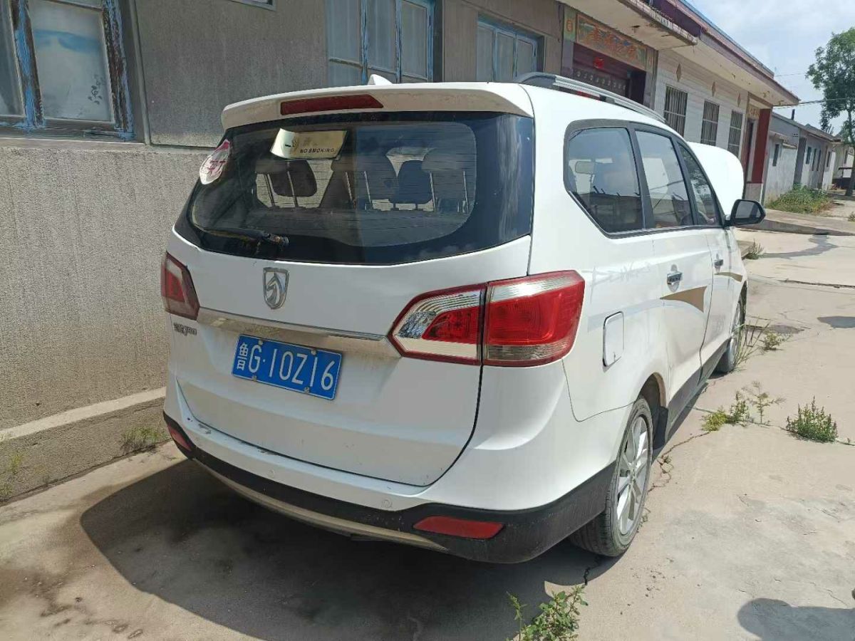 寶駿 730  2015款 1.8L 手動(dòng)豪華導(dǎo)航ESP版 7座圖片
