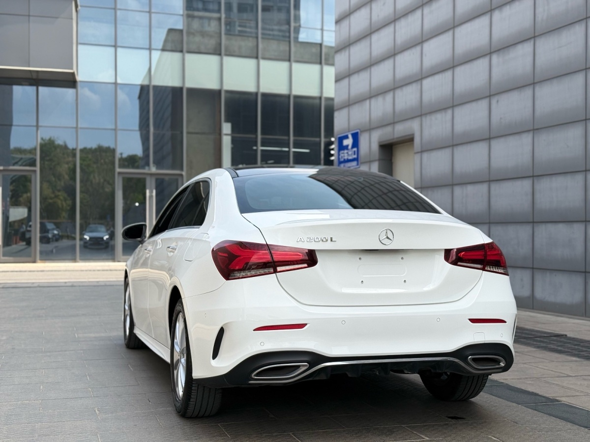 奔馳 奔馳A級(jí)  2020款 改款 A 200 L 運(yùn)動(dòng)轎車動(dòng)感型圖片