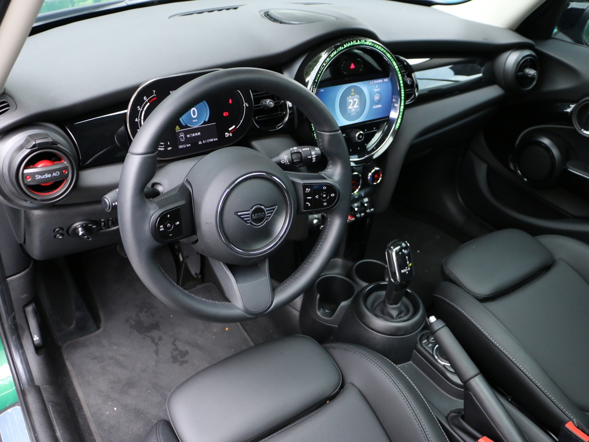 MINI MINI  2022款 改款 1.5T COOPER 經(jīng)典派 五門版圖片