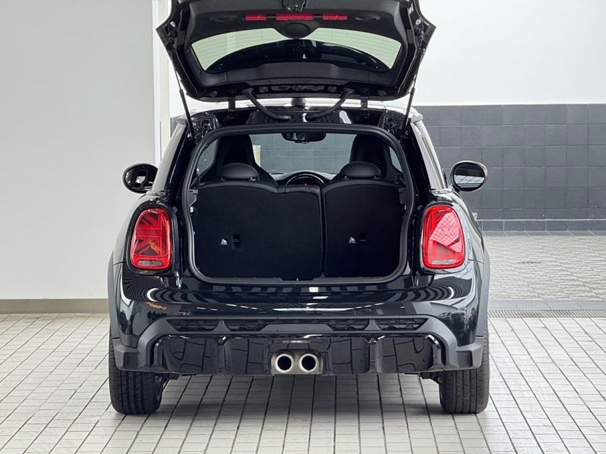 MINI JCW  2023款 2.0T JOHN COOPER WORKS Pat Moss紀(jì)念版圖片