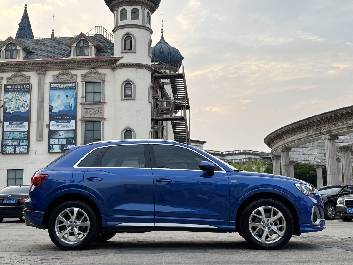 奧迪 奧迪Q3  2024款 35 TFSI 進(jìn)取動感型圖片