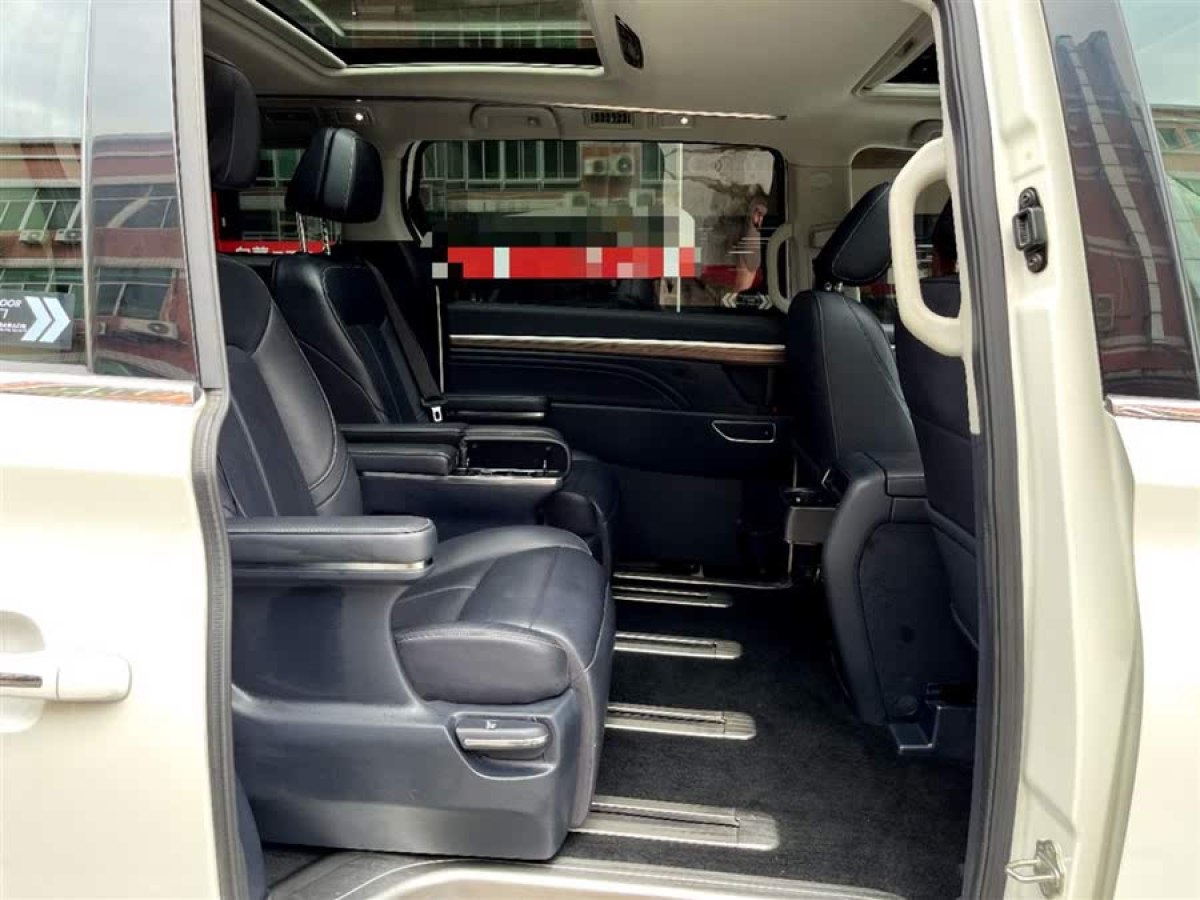 廣汽傳祺 M8  2021款 領(lǐng)秀系列 390T 至尊版圖片