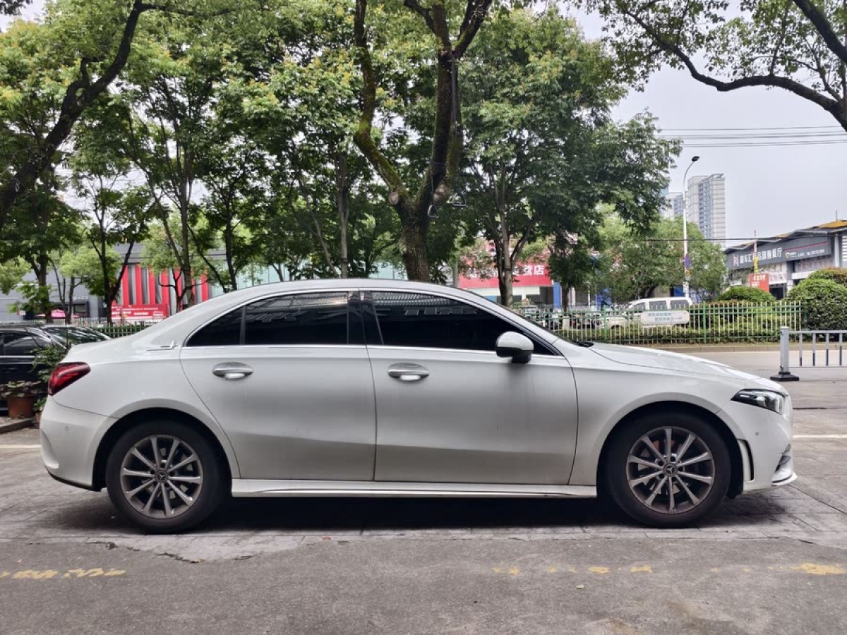 奔馳 奔馳A級  2020款 改款 A 200 L 運動轎車時尚型圖片