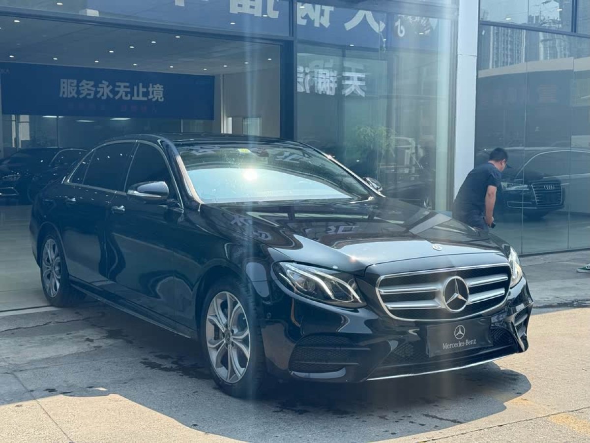 奔馳 奔馳E級  2020款 改款 E 300 L 運動時尚型圖片