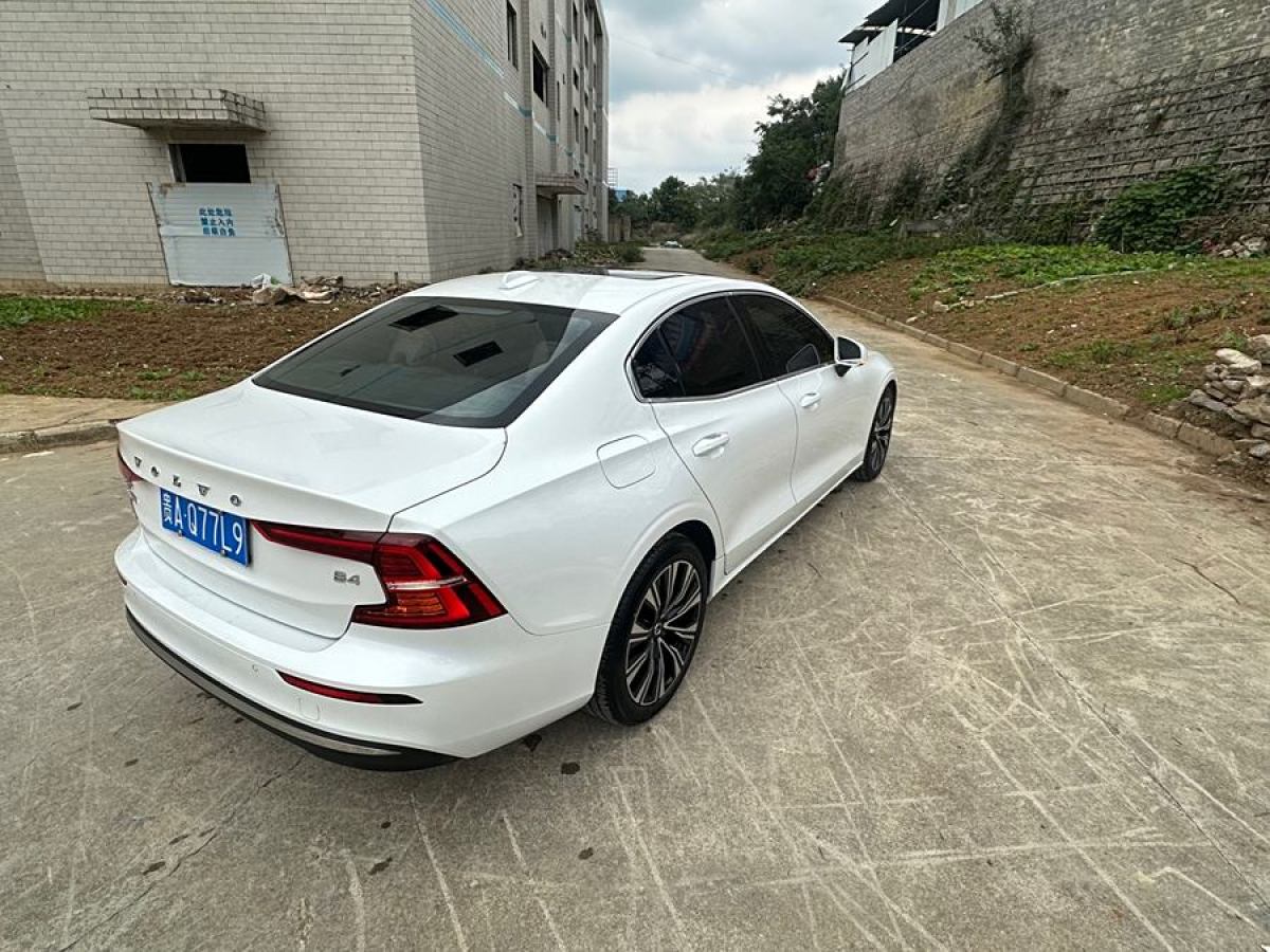 2023年9月沃爾沃 S60L  2024款 B4 智遠(yuǎn)豪華版