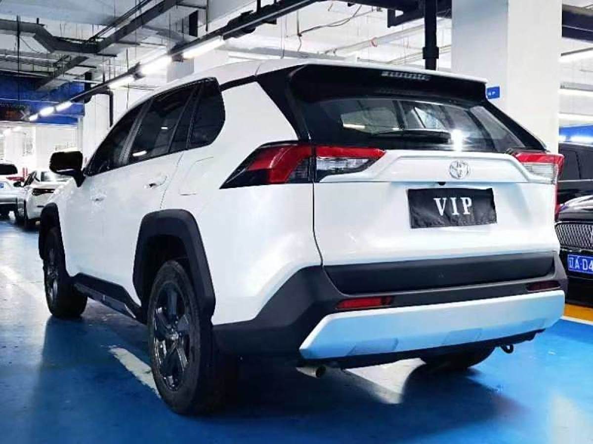 丰田 RAV4荣放  2022款 2.0L CVT四驱风尚版图片