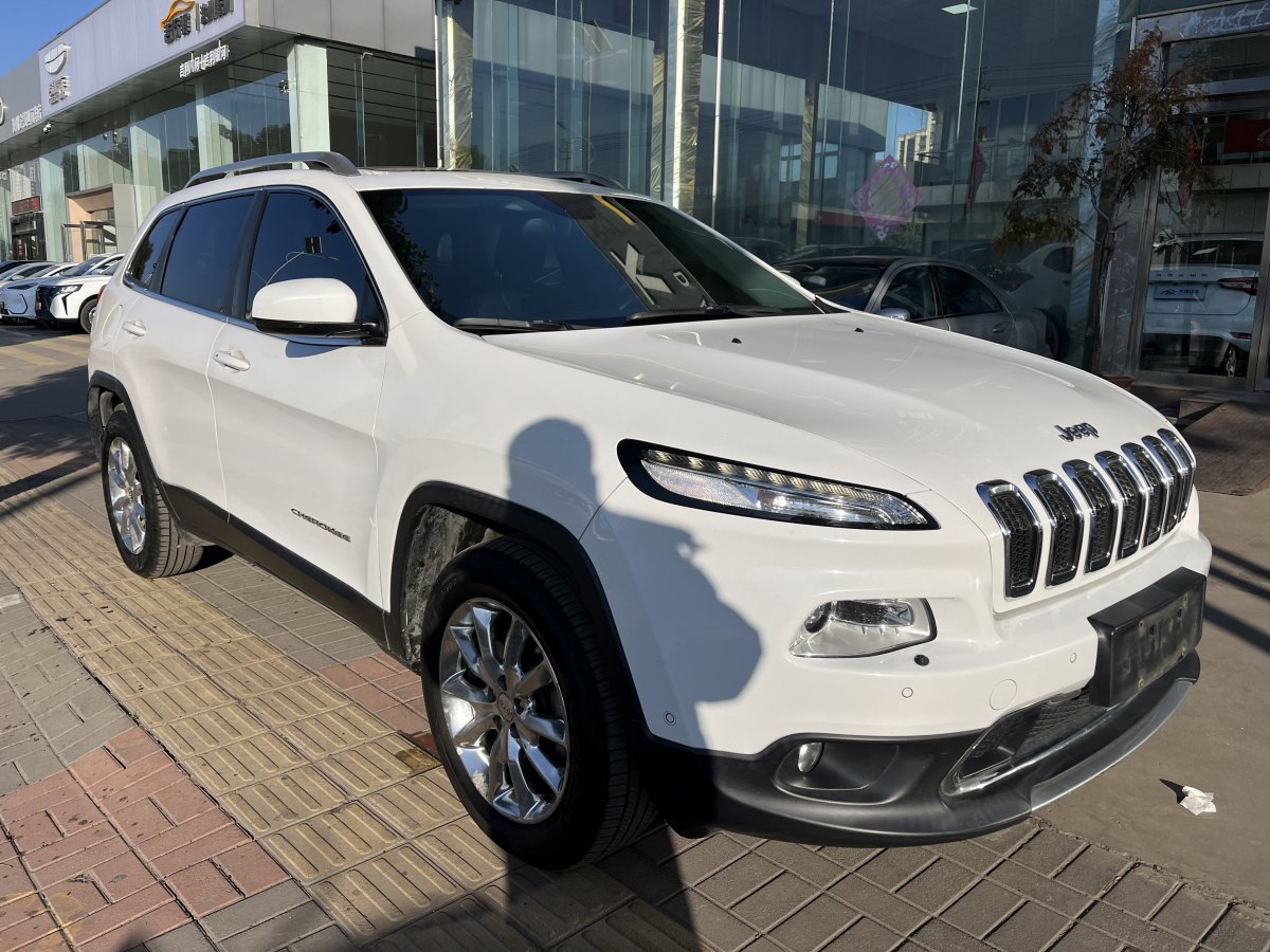 Jeep 自由光  2016款 2.4L 優(yōu)越版圖片