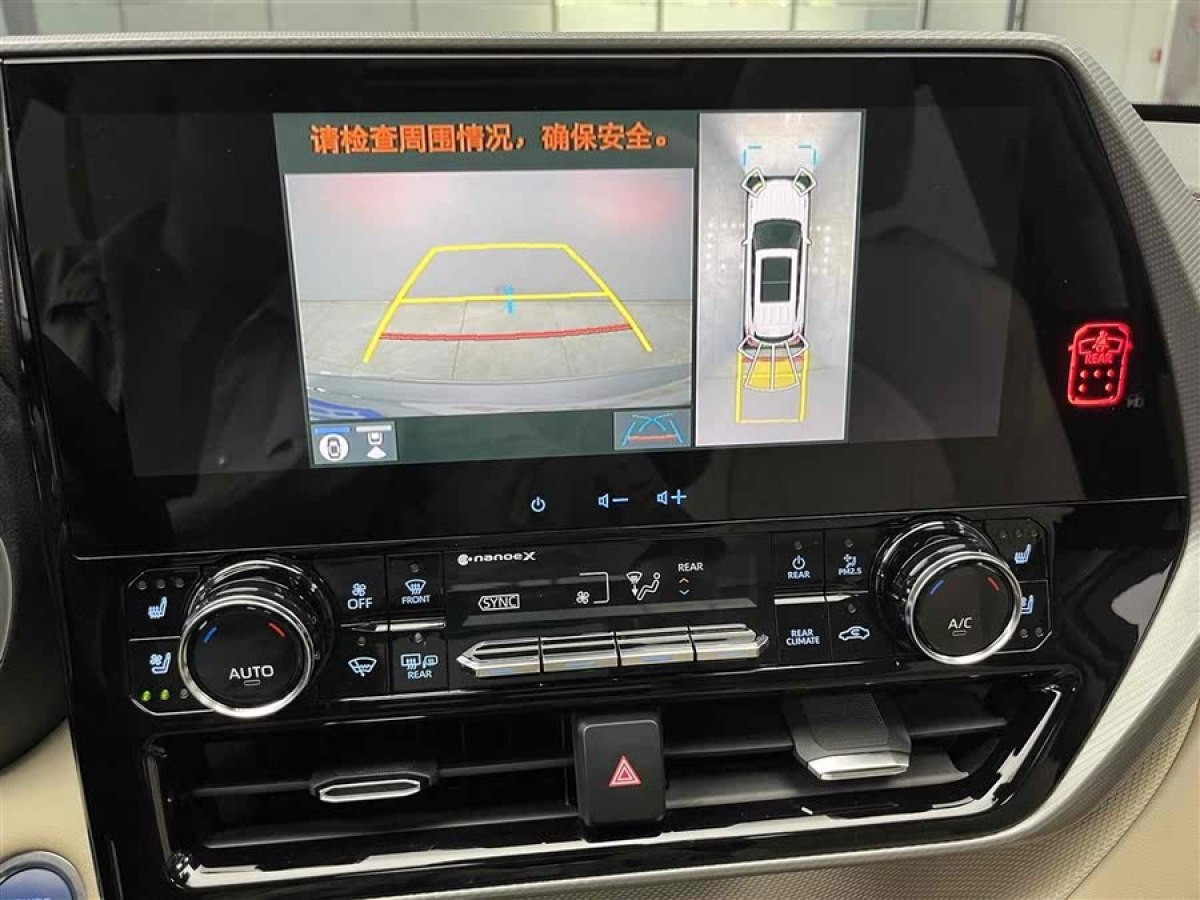 豐田 漢蘭達(dá)  2022款 雙擎 2.5L 四驅(qū)至尊版 7座圖片