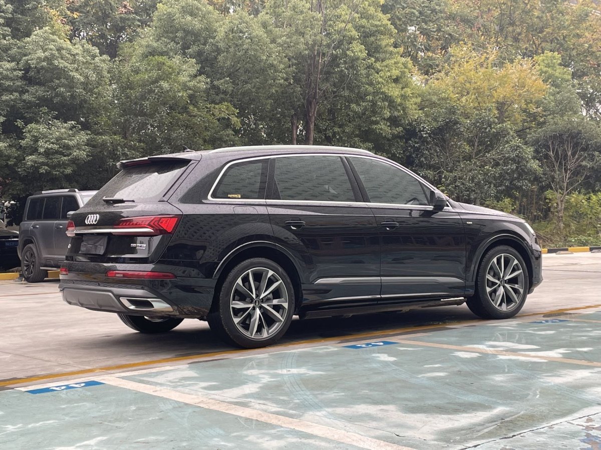 奧迪 奧迪Q7  2024款 55 TFSI quattro S line運(yùn)動(dòng)型圖片