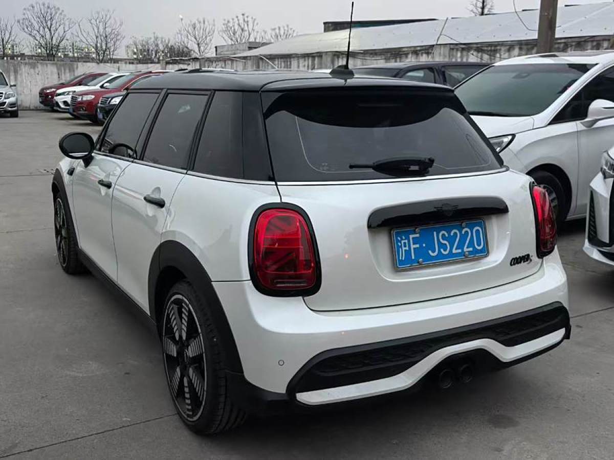 MINI MINI  2023款 改款 2.0T COOPER S 藝術(shù)家 五門版圖片