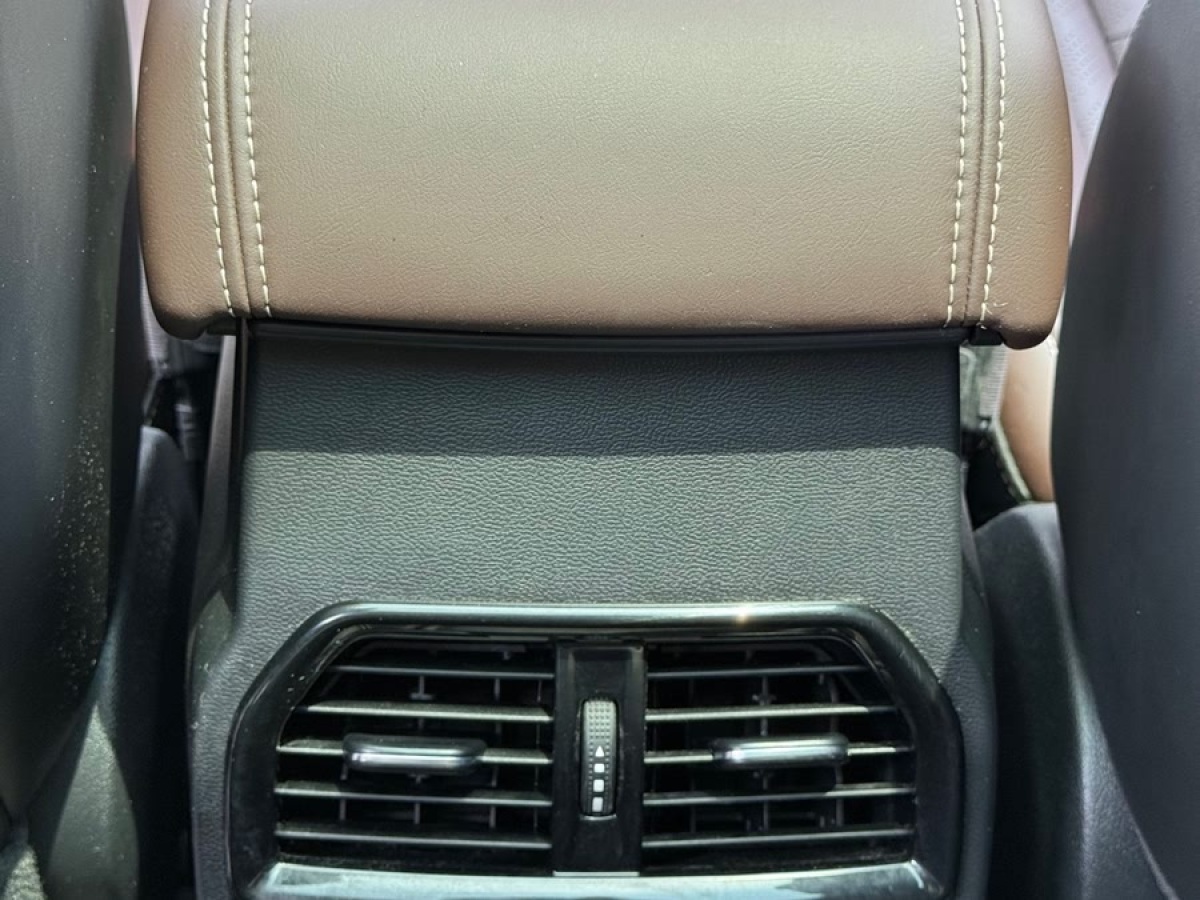 WEY VV6  2020款 2.0T 兩驅(qū)智護(hù)+圖片