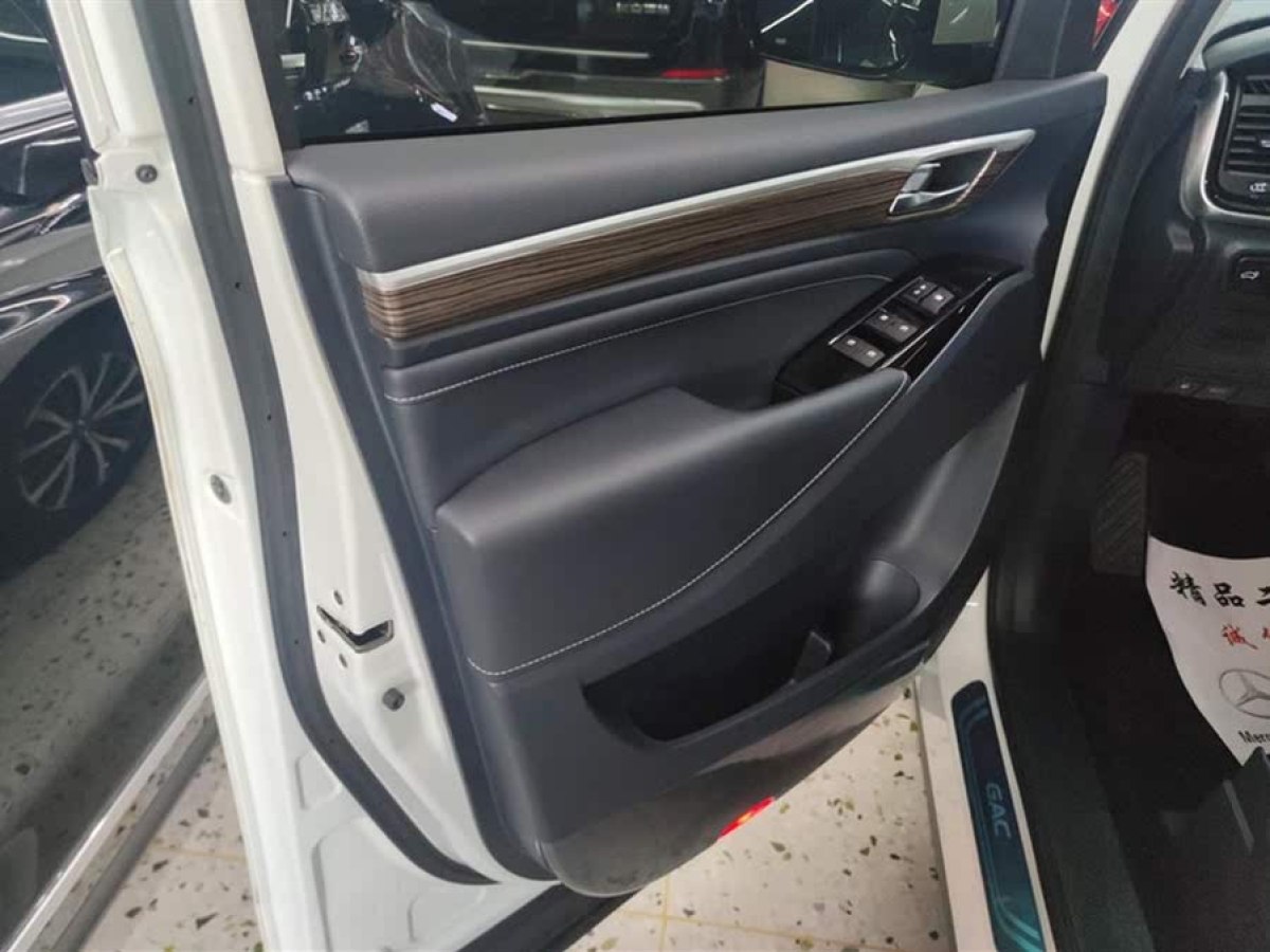 廣汽傳祺 M8  2024款 領(lǐng)秀系列 390T 尊享版圖片