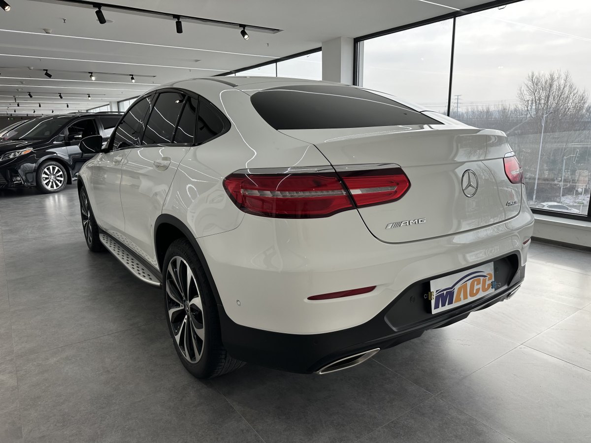 奔馳 奔馳GLC  2022款 改款 GLC 260 4MATIC 轎跑SUV圖片