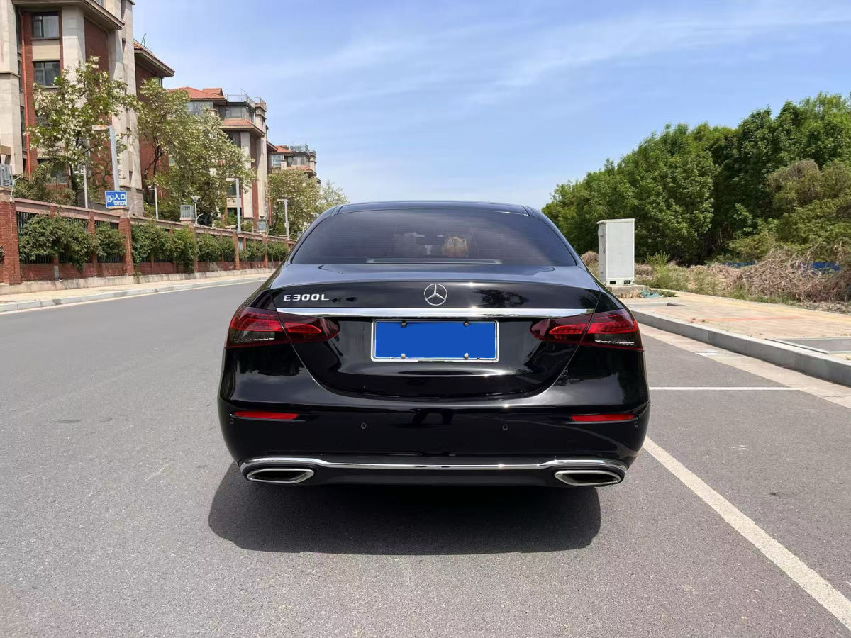 奔馳 奔馳E級  2023款 改款 E 300 L 豪華型圖片