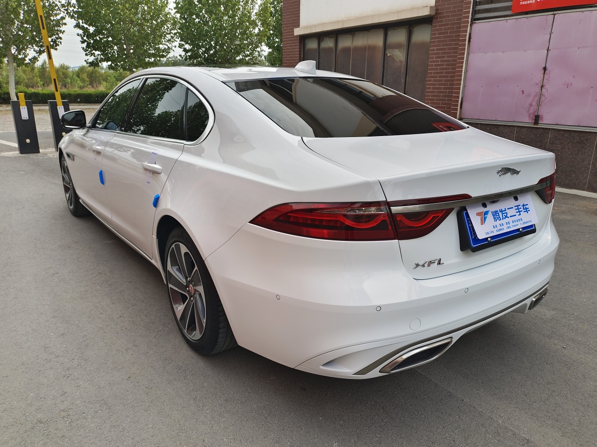 捷豹 XFL  2022款 XFL 2.0T P200 兩驅(qū)精英豪華版圖片