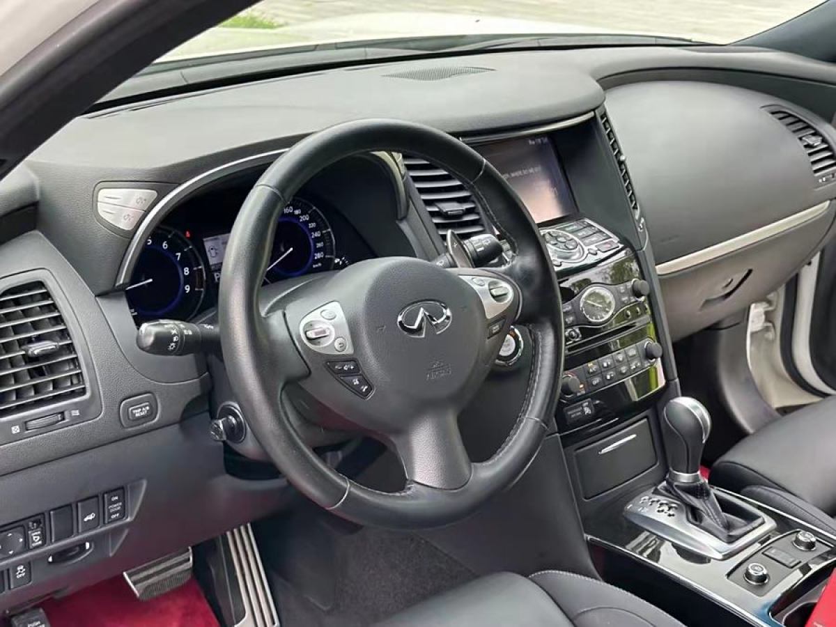 英菲尼迪 QX70  2015款 3.7L 絕影版圖片