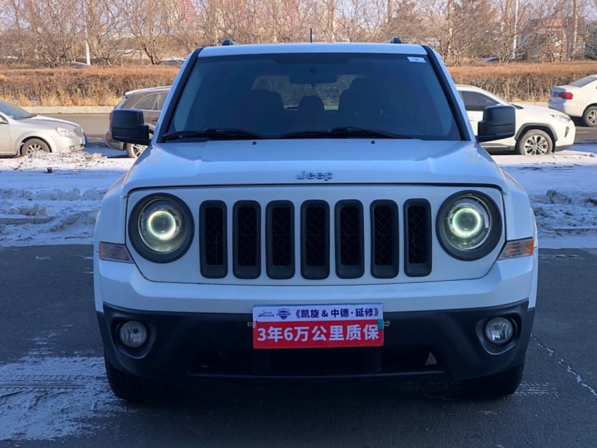 Jeep 自由客  2013款 2.4 豪華導(dǎo)航版圖片