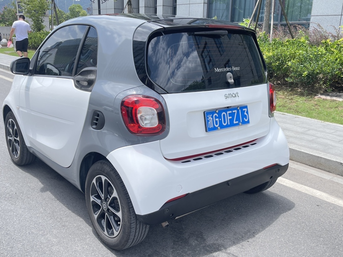 smart fortwo  2017款 1.0L 52千瓦硬頂摯愛特別版圖片