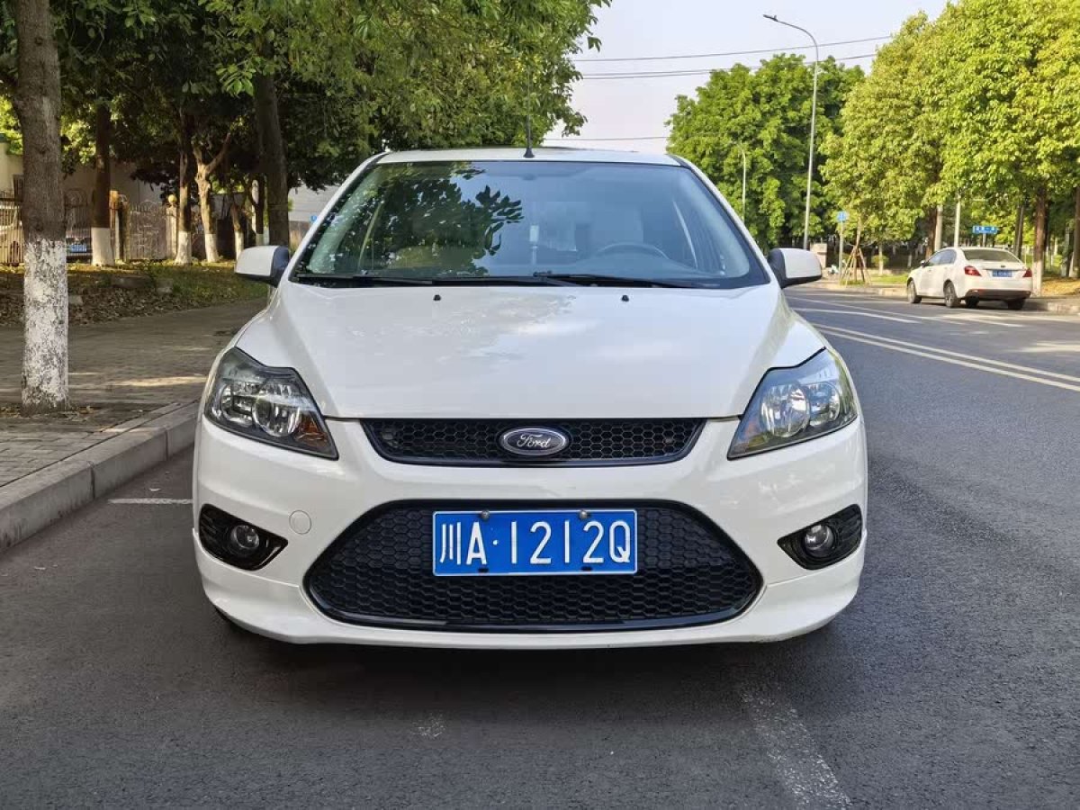 福特 福克斯  2013款 兩廂經(jīng)典 1.8L 自動時尚型圖片