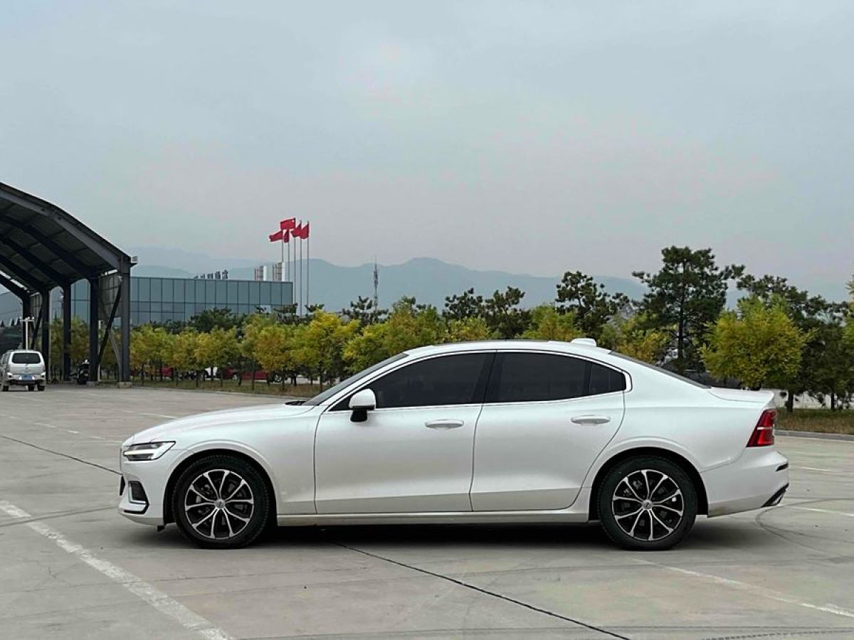 沃爾沃 S60L  2022款 B4 智逸豪華版圖片