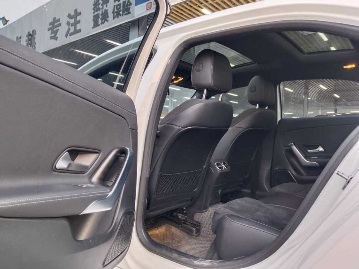 奔馳 奔馳A級(jí)  2021款 A 200 L 運(yùn)動(dòng)轎車(chē)動(dòng)感型圖片