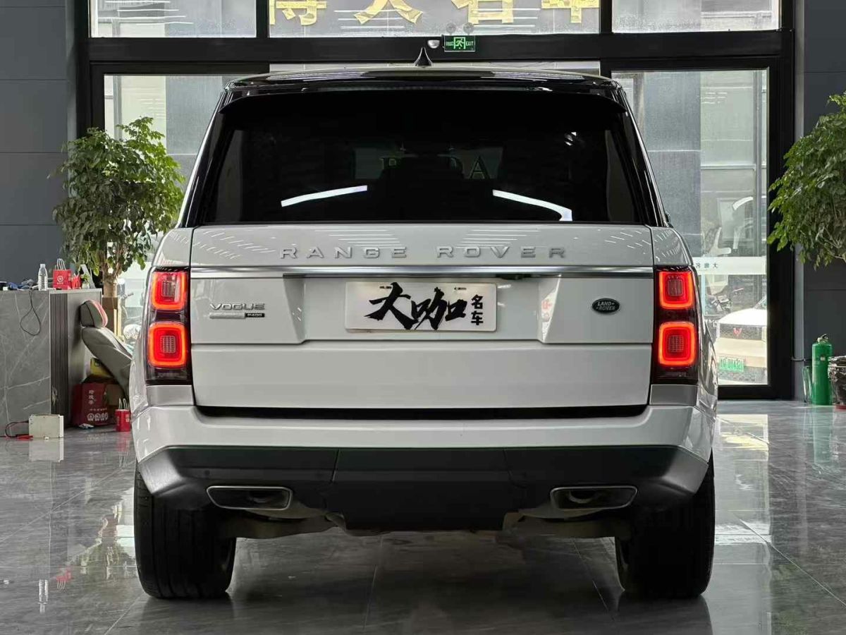 路虎 攬勝  2020款 3.0 L6 傳世加長(zhǎng)版圖片