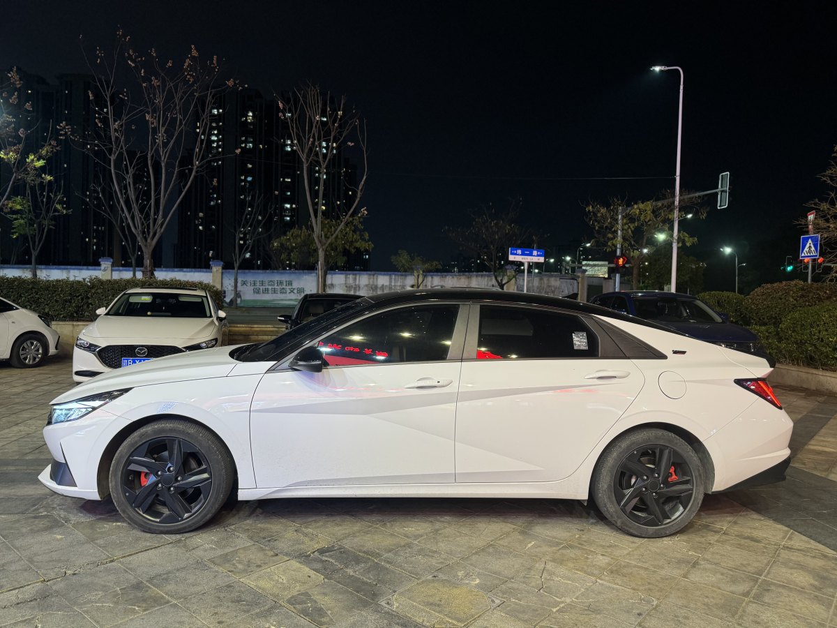 現(xiàn)代 伊蘭特  2022款 1.5L CVT LUX尊貴版圖片