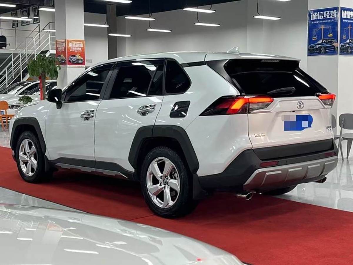 豐田 RAV4榮放  2022款 2.0L CVT四驅(qū)風尚版圖片