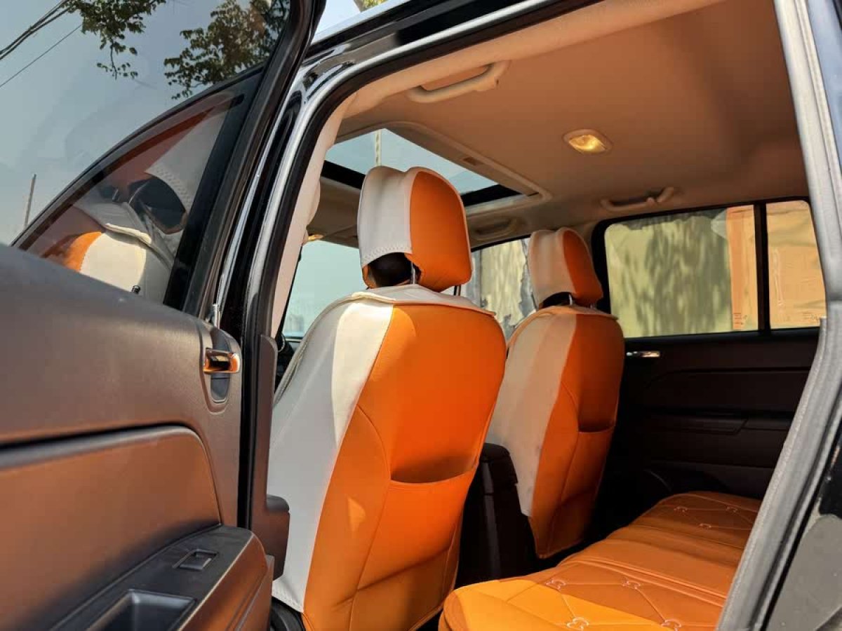 Jeep 指南者  2012款 2.0L 兩驅(qū)運(yùn)動(dòng)版圖片