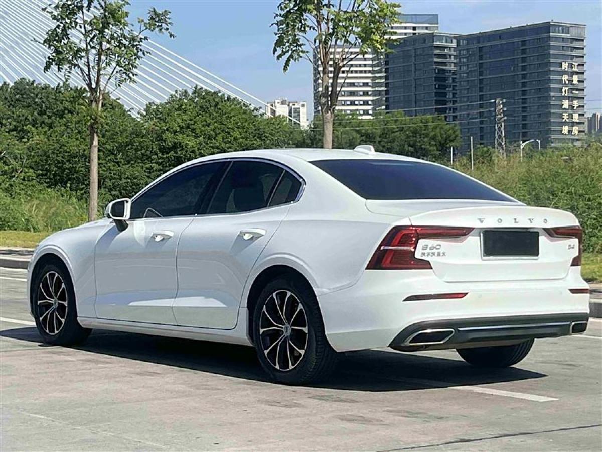 沃爾沃 S60L  2022款 B4 智逸豪華版圖片